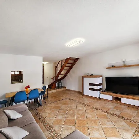 公寓 Beautiful House With Mountain And Ocean View 阿德耶