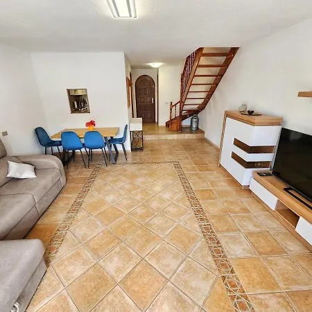 Beautiful House With Mountain And Ocean View 公寓