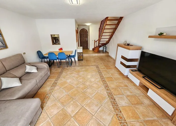 Beautiful House With Mountain And Ocean View Apartamento