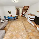 Beautiful House With Mountain And Ocean View Апартаменты